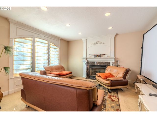 13743 Se CLAREMONT St, Happy Valley, OR 97086