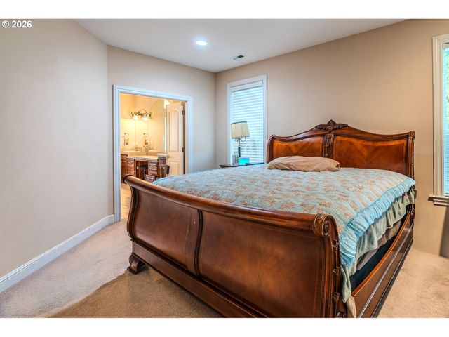 13743 Se CLAREMONT St, Happy Valley, OR 97086
