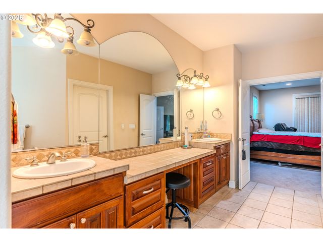 13743 Se CLAREMONT St, Happy Valley, OR 97086