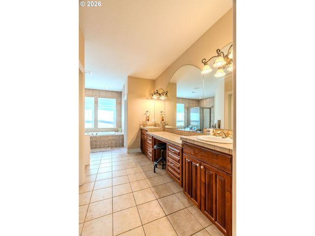 13743 Se CLAREMONT St, Happy Valley, OR 97086