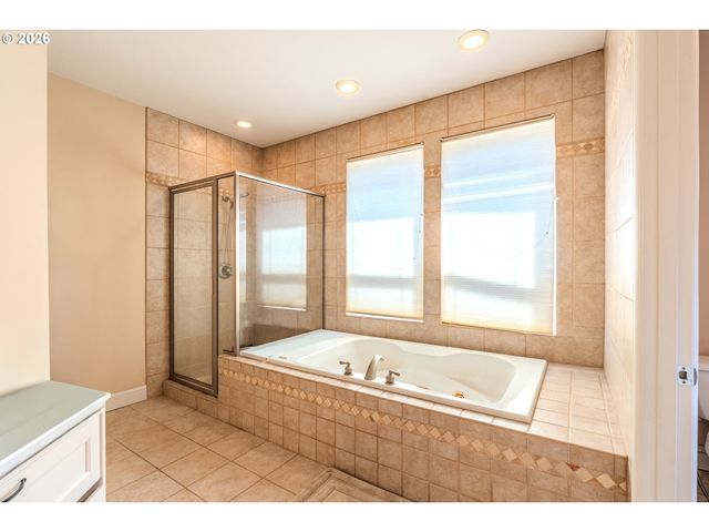 13743 Se CLAREMONT St, Happy Valley, OR 97086