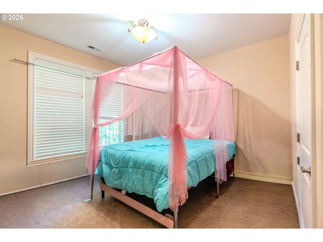 13743 Se CLAREMONT St, Happy Valley, OR 97086