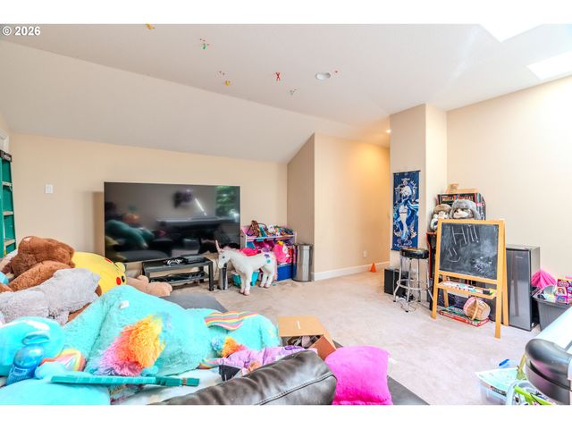 13743 Se CLAREMONT St, Happy Valley, OR 97086