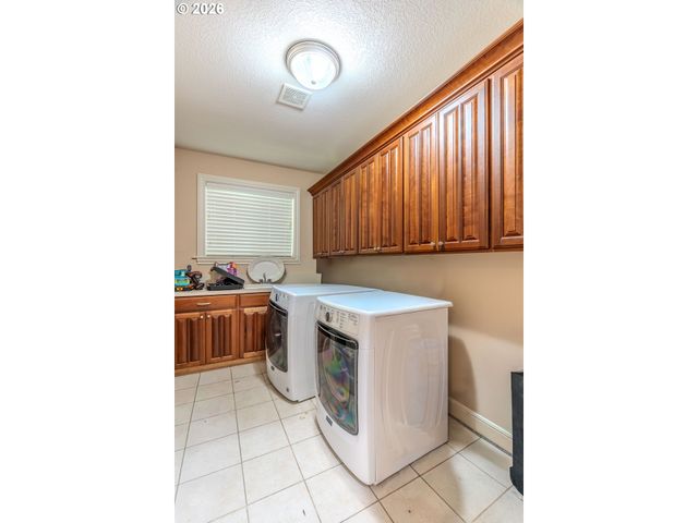 13743 Se CLAREMONT St, Happy Valley, OR 97086