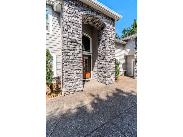 13743 Se CLAREMONT St, Happy Valley, OR 97086