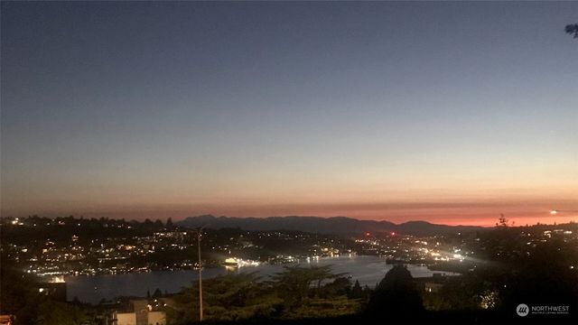 2208 Harvard Avenue E, Seattle, WA 98102