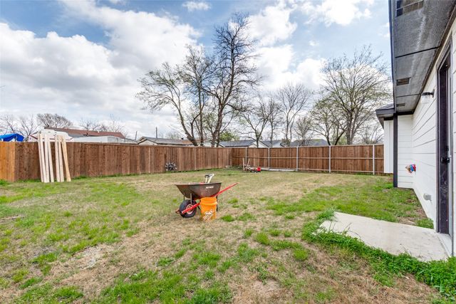 634 Bethpage Avenue, Dallas, TX 75217