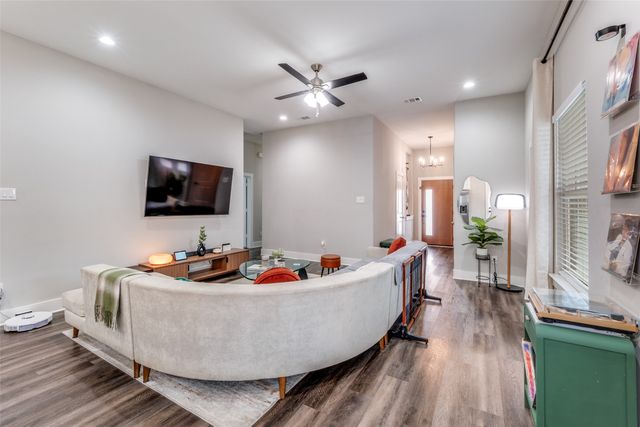 634 Bethpage Avenue, Dallas, TX 75217