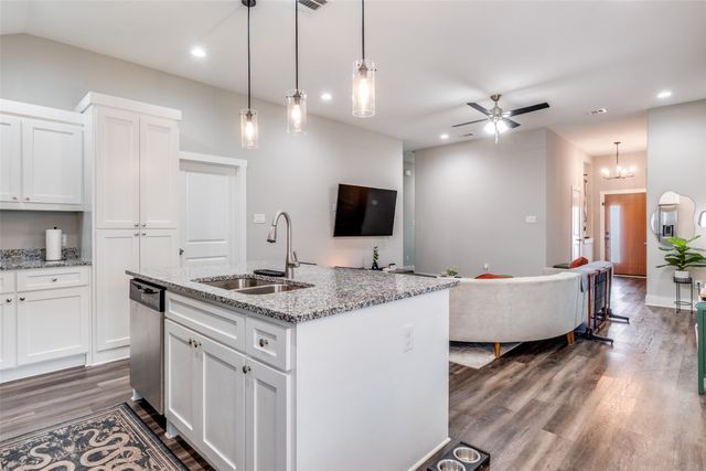 634 Bethpage Avenue, Dallas, TX 75217