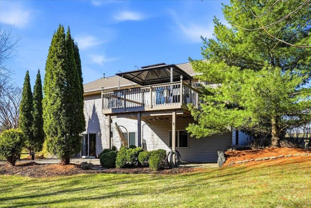55 Emerson Valley Drive, River Falls, WI 54022