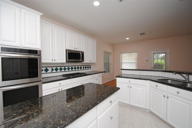 611 Woodcastle Bend, Houston, TX 77094