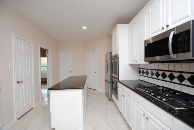 611 Woodcastle Bend, Houston, TX 77094