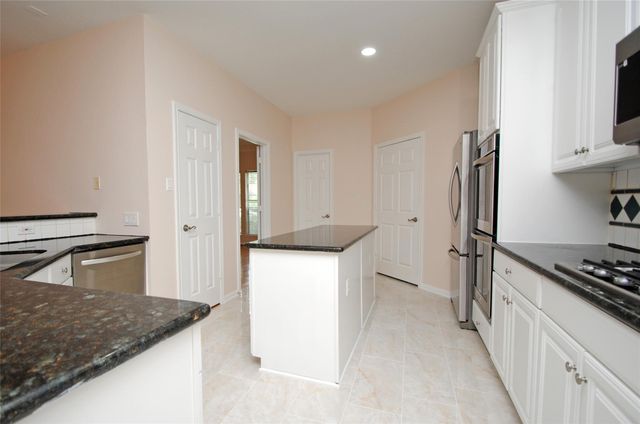 611 Woodcastle Bend, Houston, TX 77094