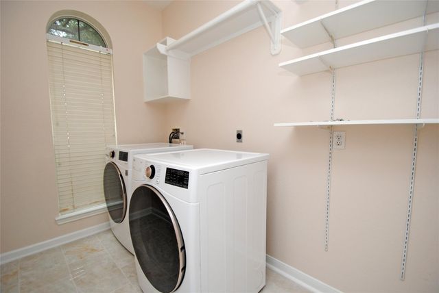 611 Woodcastle Bend, Houston, TX 77094