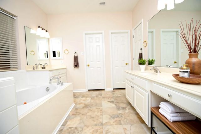 611 Woodcastle Bend, Houston, TX 77094