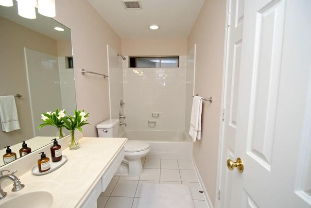 611 Woodcastle Bend, Houston, TX 77094