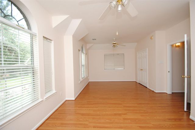 611 Woodcastle Bend, Houston, TX 77094