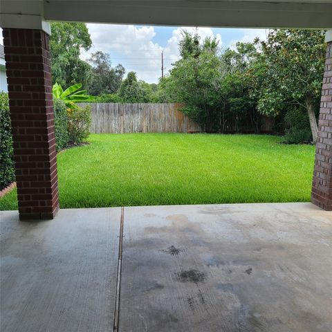 611 Woodcastle Bend, Houston, TX 77094