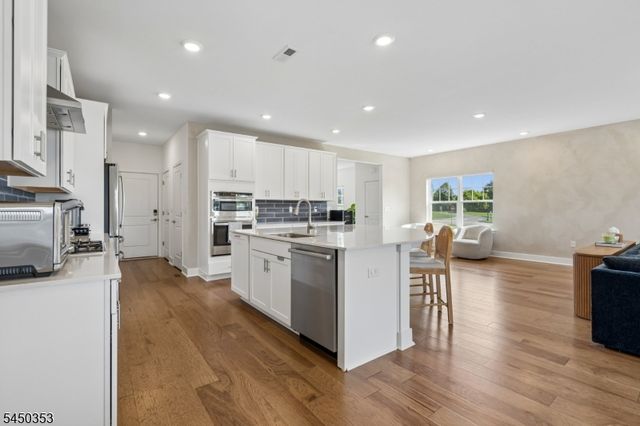 99 Ventura Dr, East Hanover Twp., NJ 07936