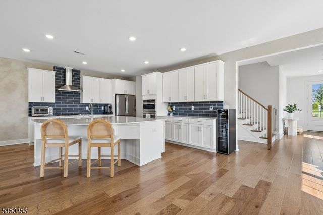 99 Ventura Dr, East Hanover Twp., NJ 07936