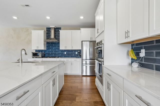 99 Ventura Dr, East Hanover Twp., NJ 07936