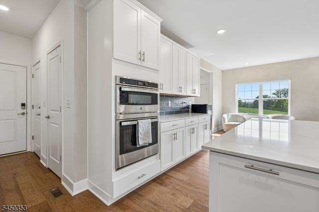 99 Ventura Dr, East Hanover Twp., NJ 07936