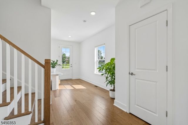 99 Ventura Dr, East Hanover Twp., NJ 07936