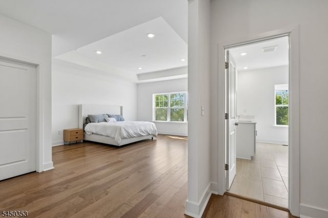 99 Ventura Dr, East Hanover Twp., NJ 07936