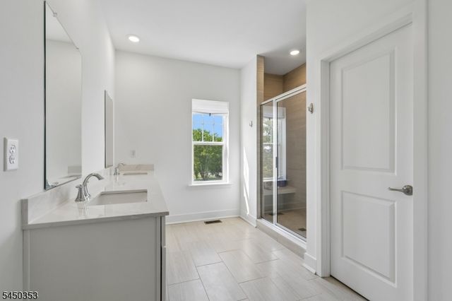 99 Ventura Dr, East Hanover Twp., NJ 07936