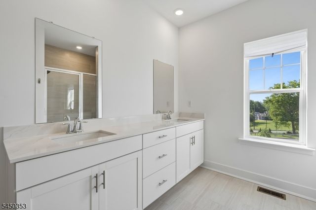 99 Ventura Dr, East Hanover Twp., NJ 07936