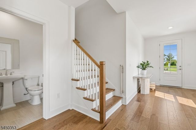 99 Ventura Dr, East Hanover Twp., NJ 07936
