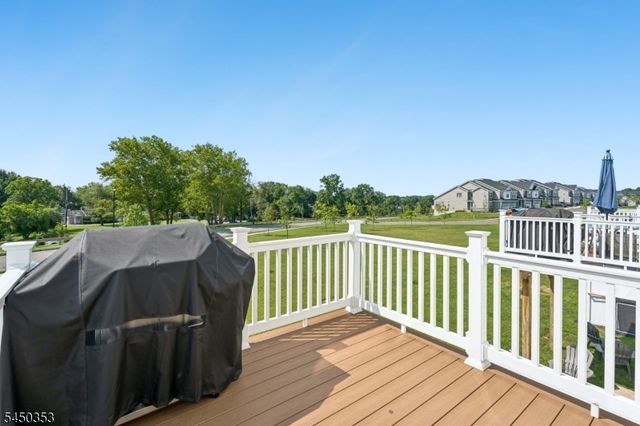 99 Ventura Dr, East Hanover Twp., NJ 07936
