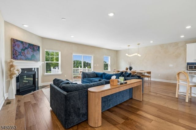 99 Ventura Dr, East Hanover Twp., NJ 07936
