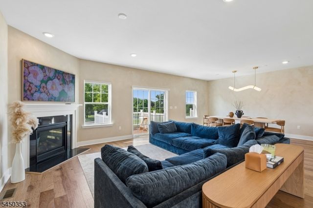 99 Ventura Dr, East Hanover Twp., NJ 07936