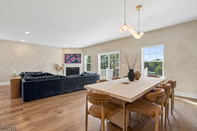 99 Ventura Dr, East Hanover Twp., NJ 07936