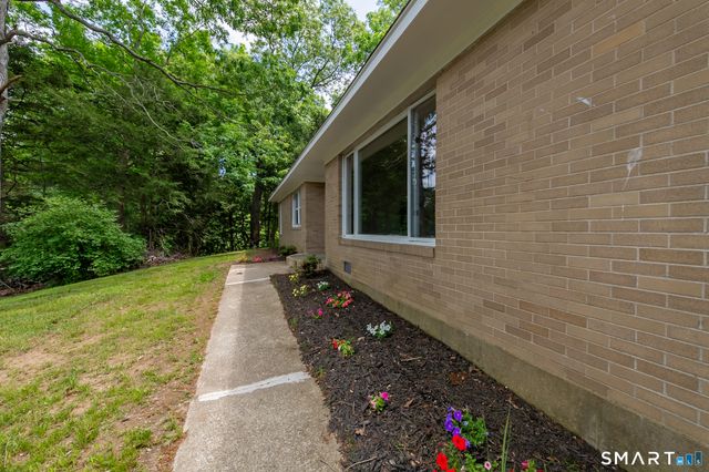 2 Sherwood Lane, Norwich, CT 06360