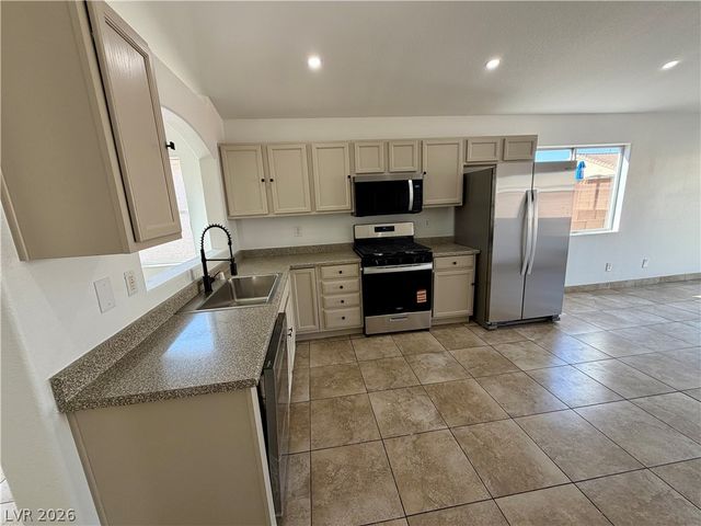 3813 Sorrowing Sparrow Court, North Las Vegas, NV 89032