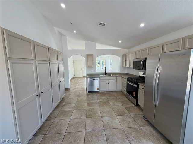 3813 Sorrowing Sparrow Court, North Las Vegas, NV 89032