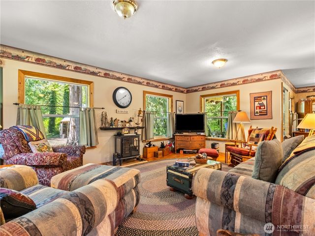 400 N Finch Creek Road, Hoodsport, WA 98548
