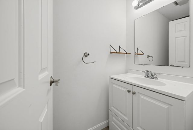 8 Mahogany Run 8, Leominster, MA 01453