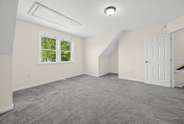 8 Mahogany Run 8, Leominster, MA 01453