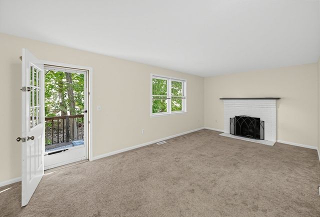 8 Mahogany Run 8, Leominster, MA 01453