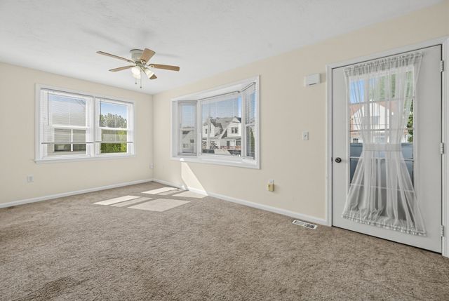 8 Mahogany Run 8, Leominster, MA 01453