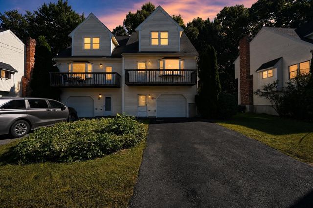 8 Mahogany Run 8, Leominster, MA 01453