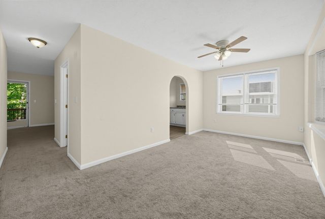 8 Mahogany Run 8, Leominster, MA 01453