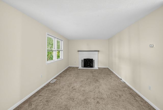 8 Mahogany Run 8, Leominster, MA 01453