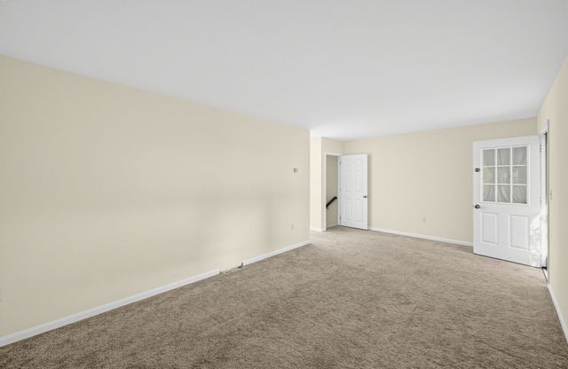 8 Mahogany Run 8, Leominster, MA 01453