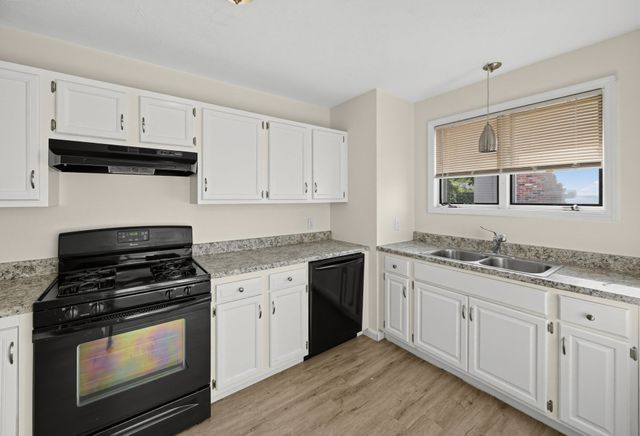 8 Mahogany Run 8, Leominster, MA 01453