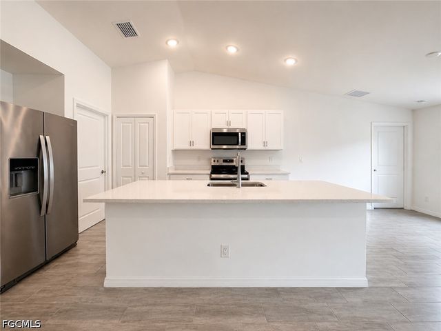 2925 NE 6th AVE, Cape Coral, FL 33909