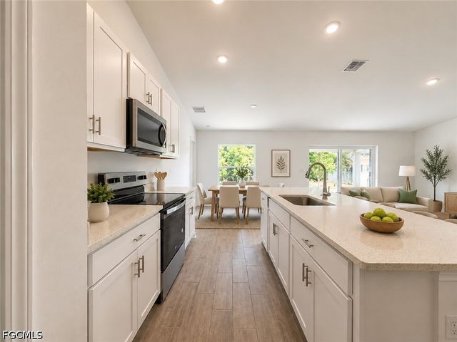 2925 NE 6th AVE, Cape Coral, FL 33909